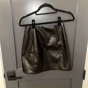 Black aritzia leather skirt